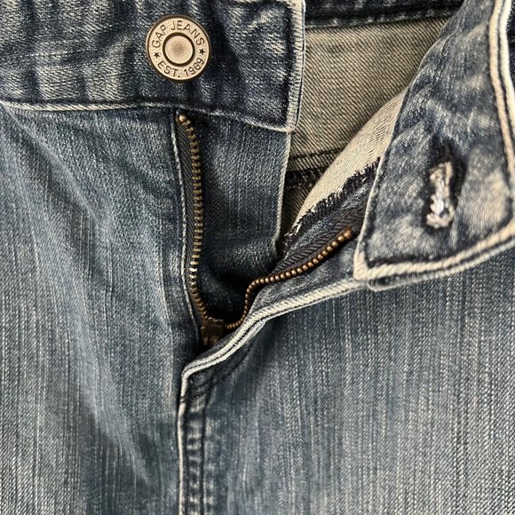 Gap Jeans Denim Skirt Size 12 - Distressed/Frayed Hem - Picture 4 of 11